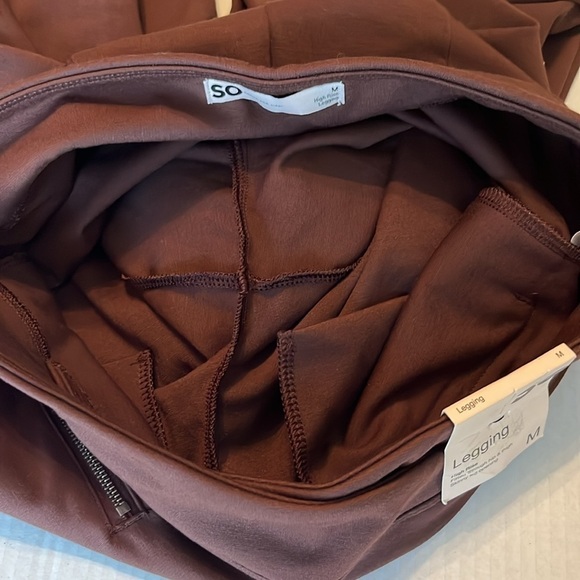 NWT SO Women's Juniors High Rise Maroon Leggings with Zipper Pockets Size M - Picture 8 of 12